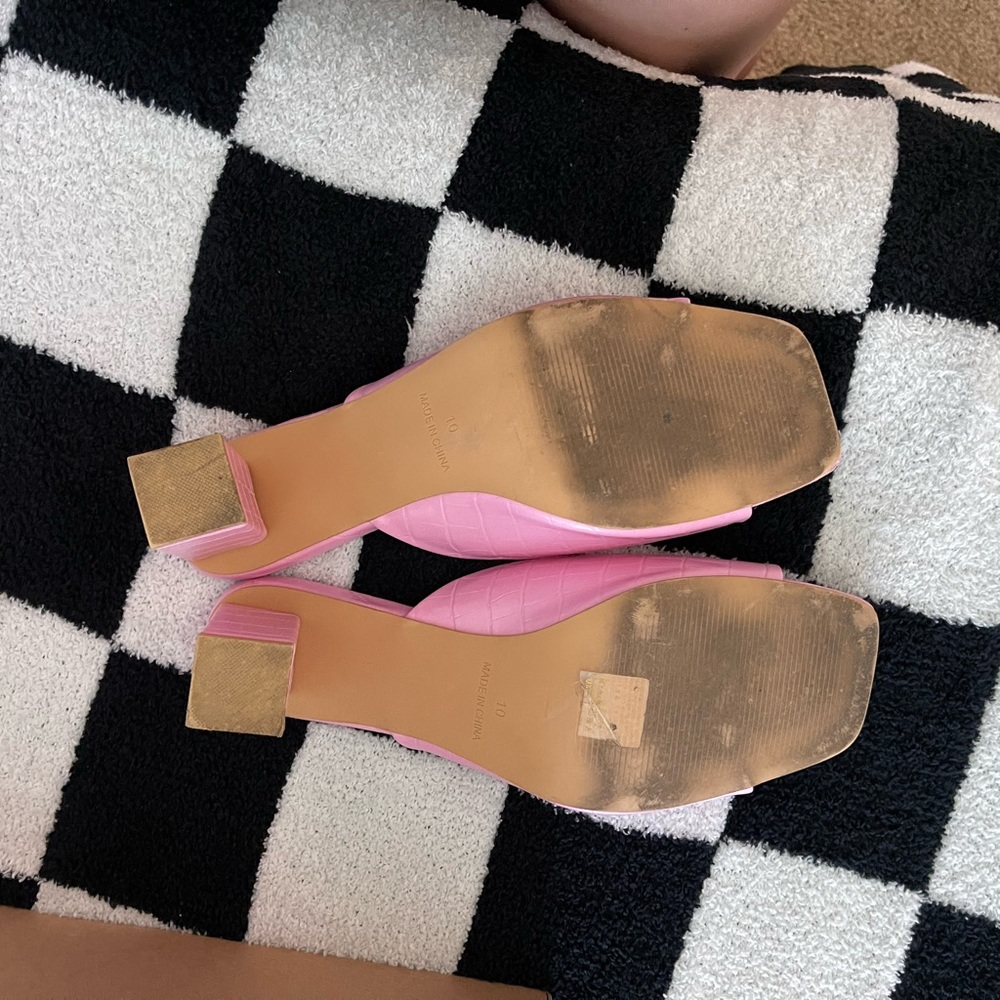 Pink Heels - Picture 4 of 4